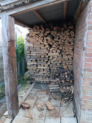 brandhout beschikbaar voor biedingen