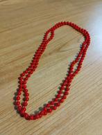 Rode ketting met kralen, Handtassen en Accessoires, Kettingen, Ophalen of Verzenden, Zo goed als nieuw, Rood, Kunststof