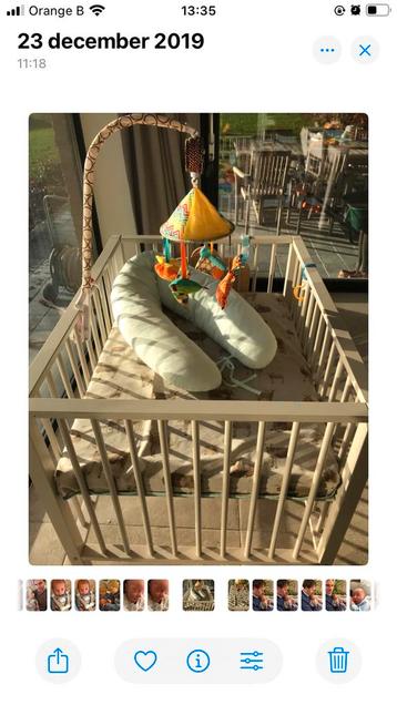 Babypark met parkomrander en speeltje (niet op de foto)  beschikbaar voor biedingen
