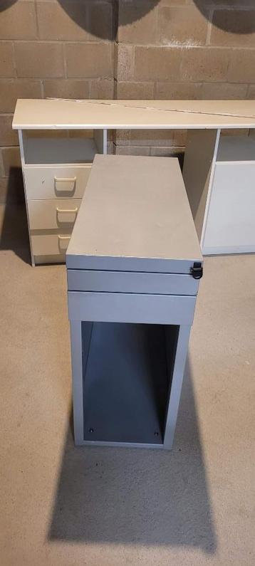 Bureau kast met 2 lades beschikbaar voor biedingen