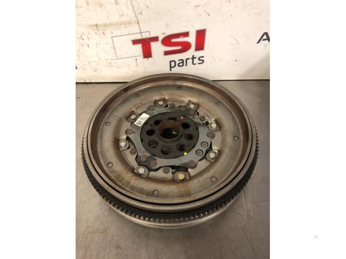 Dubbele massa vliegwiel van een Volkswagen Golf, Auto-onderdelen, Motor en Toebehoren, Volkswagen, Gebruikt, 3 maanden garantie