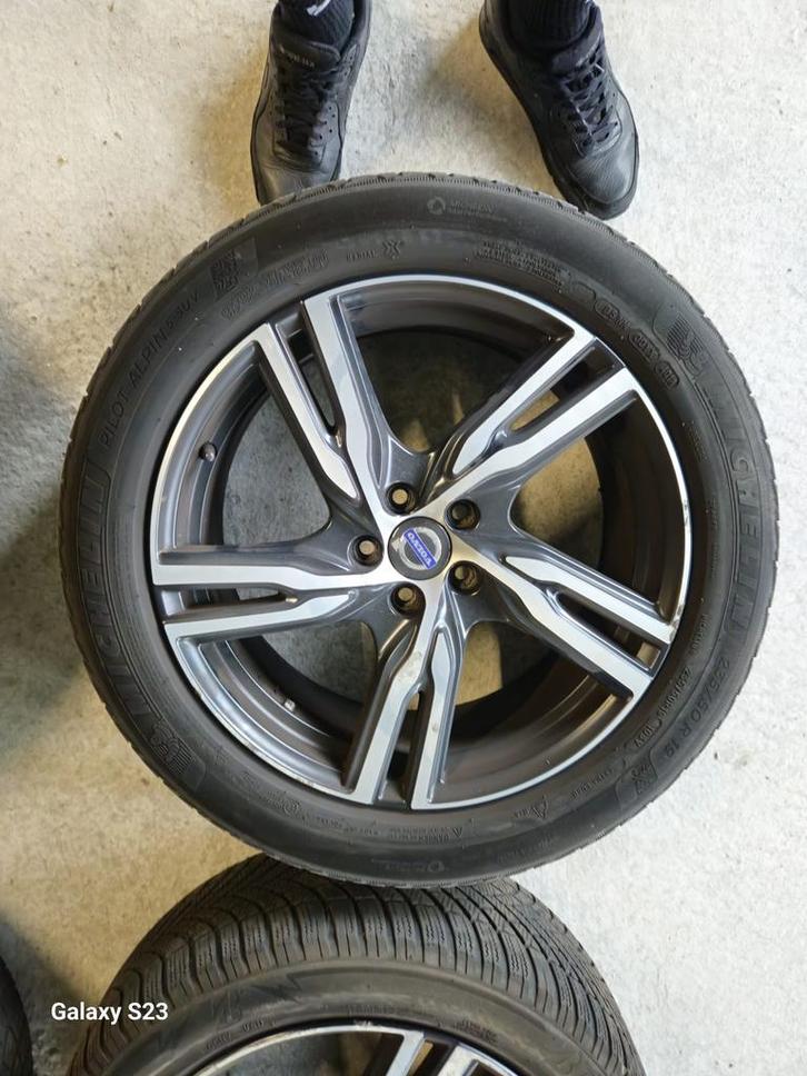 Volvo v90 Cross Country velgen met winterbanden 235/50R19, Autos : Pièces & Accessoires, Pneus & Jantes, Pneu(s), Pneus hiver