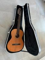 Alhambra akoestische gitaar met degelijke luxe koffer, Muziek en Instrumenten, Snaarinstrumenten | Gitaren | Akoestisch, Ophalen
