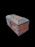 Petit coffre en bois sculpté – 26,5 cm x 14 cm x 13 cm, Ophalen of Verzenden, Zo goed als nieuw, Metaal
