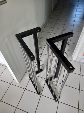 Ikea tsjusig kapstok met bovenplank beschikbaar voor biedingen