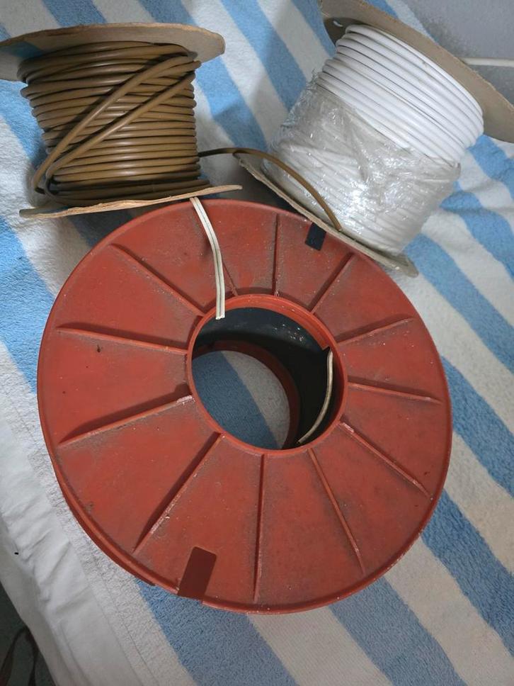 Oude elektriciteits kabels op haspels, Doe-het-zelf en Bouw, Elektriciteit en Kabels, Ophalen