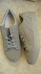 Sneakers maat 41- NIEUW!, Kleding | Dames, Schoenen, Nieuw, Ophalen of Verzenden, Sneakers, Grijs