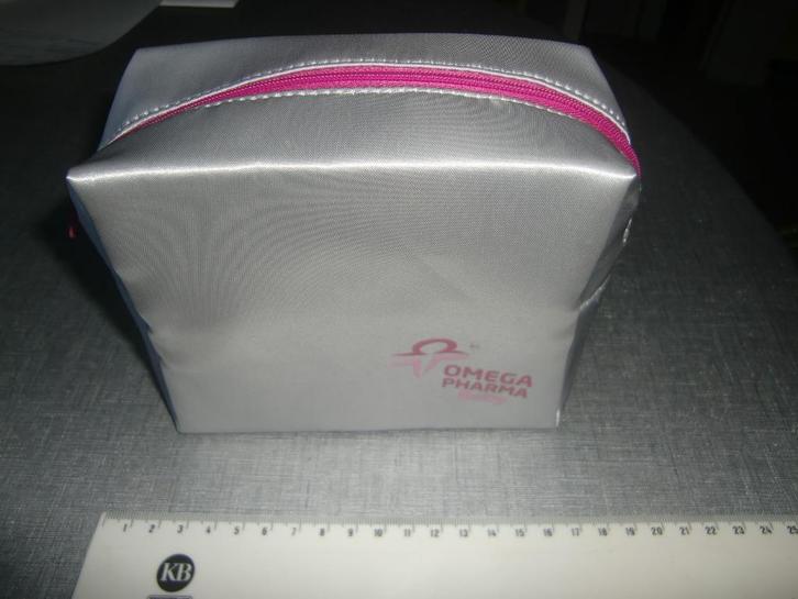 TOILETTASJE, Handtassen en Accessoires, Toilettassen, Nieuw, Grijs, Ophalen of Verzenden