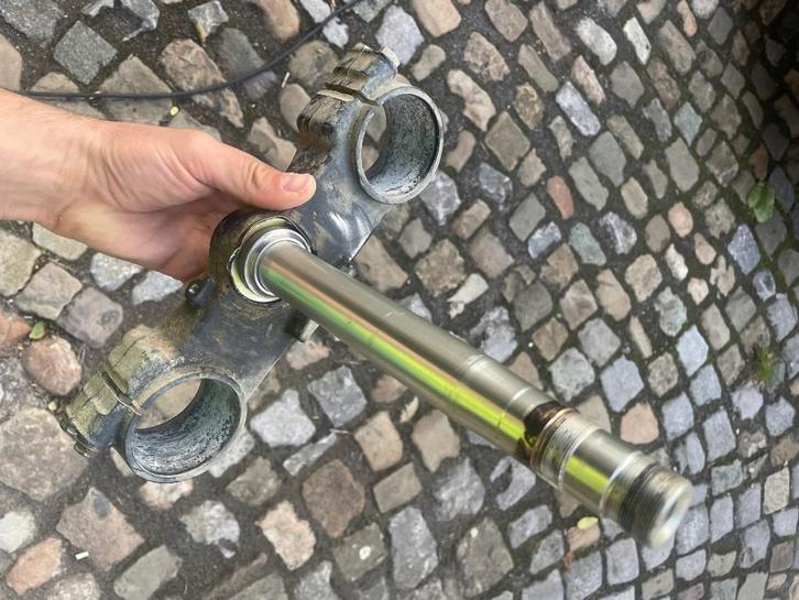 CRF1000L Africa Twin Onderste Kroonplaat – OEM 53219-MJP-G50, Motoren, Onderdelen | Honda, Gebruikt, Ophalen of Verzenden