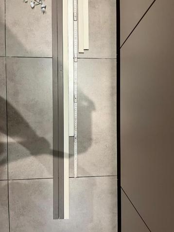 Ophangsysteem voor kaders beschikbaar voor biedingen
