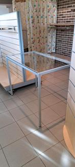 Tafel met glas, Ophalen