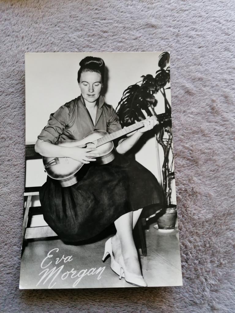 Fotokaart Eva Morgan, Verzenden