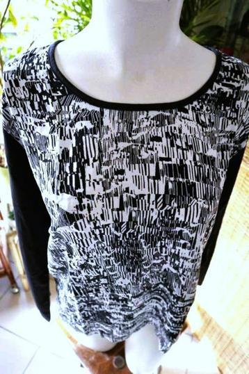 origineel abstract zwart wit T-shirt beschikbaar voor biedingen