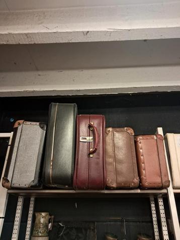 Oude koffers  beschikbaar voor biedingen