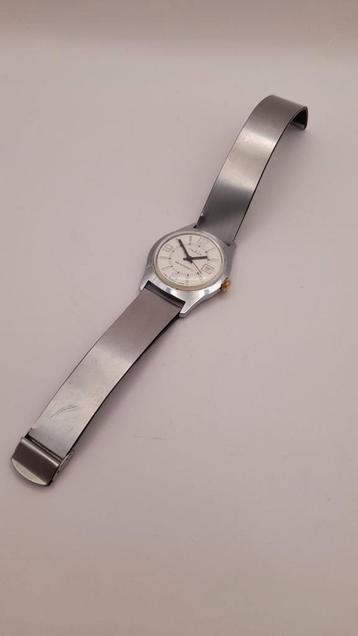 Vintage GDR horloge van Ruhla beschikbaar voor biedingen
