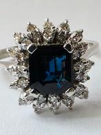 Klassieke gouden ring met saffier en diamanten, Ophalen of Verzenden, Zo goed als nieuw, Met edelsteen, Dame