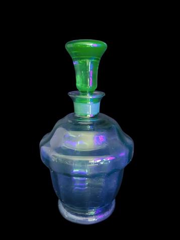 Uranium art deco vaasje met dop beschikbaar voor biedingen