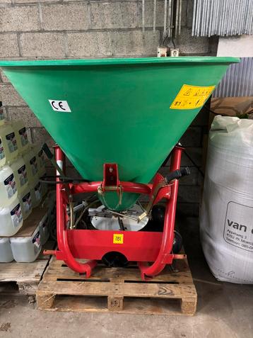 Zout en kunstmest strooier hydraulisch open 500 ltr z.g.a.n. beschikbaar voor biedingen