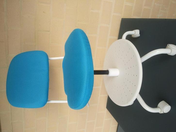 kinder bureaustoel blauw wit Ikea hoogteverstelbaar, Huis en Inrichting, Bureaustoelen, Zo goed als nieuw, Bureaustoel, Blauw