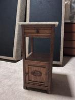 Nachtkastje hout met marmer, Huis en Inrichting, Slaapkamer | Nachtkastjes, Ophalen, Zo goed als nieuw, Hout