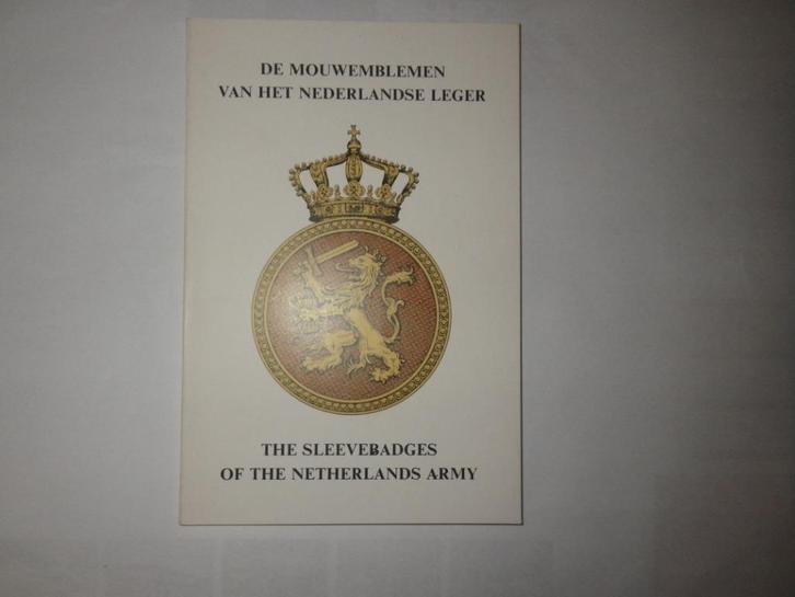 De mouwemblemen van het Nederlandse leger, Verzamelen, Militaria | Algemeen, Overige soorten, Boek of Tijdschrift, Ophalen
