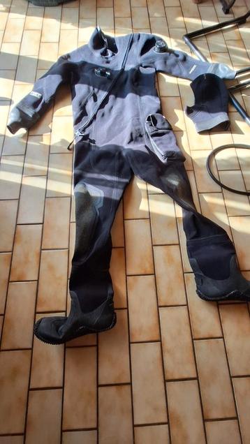 Bare xcs2 tech dry crushed neopreen droogpak  beschikbaar voor biedingen