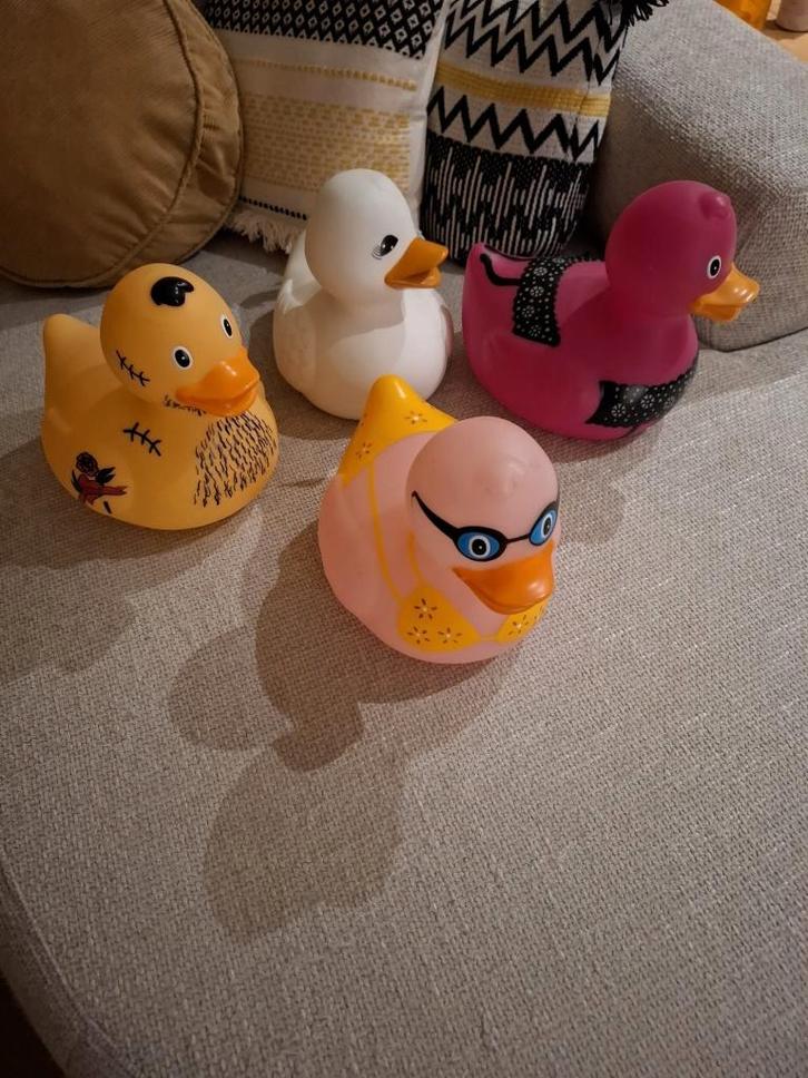 4 grote superleuke badeenden met pittig design, Kinderen en Baby's, Speelgoed | Badspeelgoed, Gebruikt, Ophalen of Verzenden