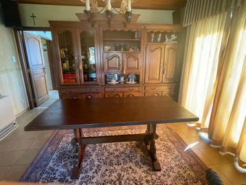 Massief houten dressoir, tafel en salontafel beschikbaar voor biedingen