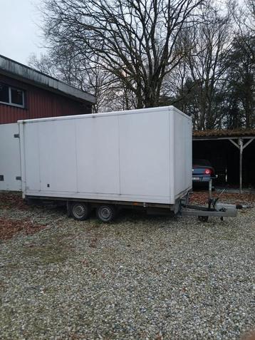 Gesloten aanhangwagen  beschikbaar voor biedingen