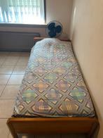 Bed + nachtkastje + bureau, Ophalen, Gebruikt
