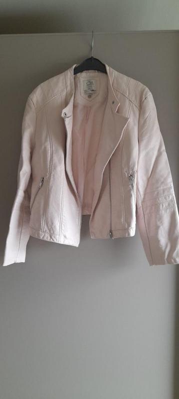 lot dameskledij : 2 jassen, 4 kleedjes, 2 blouses beschikbaar voor biedingen