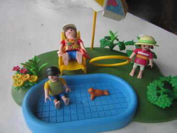 Playmobil : familie aan het zwembad