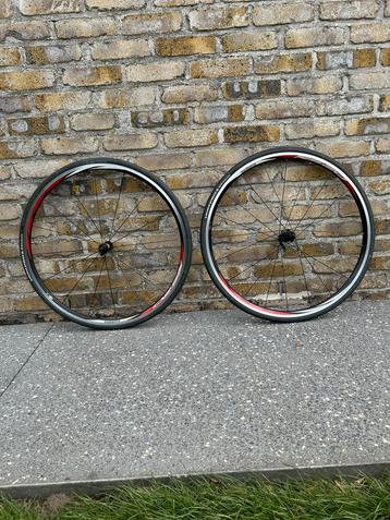 Koersfiets wielen Shimano RS20 beschikbaar voor biedingen