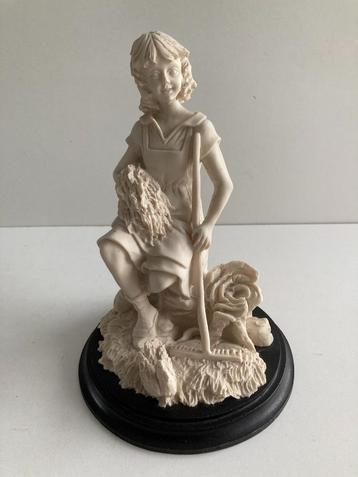 Belle figurine d'une fermière ou jardinière 
