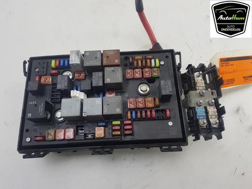 ZEKERINGKAST Opel Zafira Tourer (P12) (01-2011/07-2019), Auto-onderdelen, Elektronica en Kabels, Opel, Gebruikt