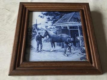 Tafereel hoeve paardensmid delfs blauwe tegel beschikbaar voor biedingen