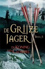 De Grijze Jager 8 - De koning van Clonmel, Nieuw, John Flanagan, Ophalen of Verzenden, Fictie