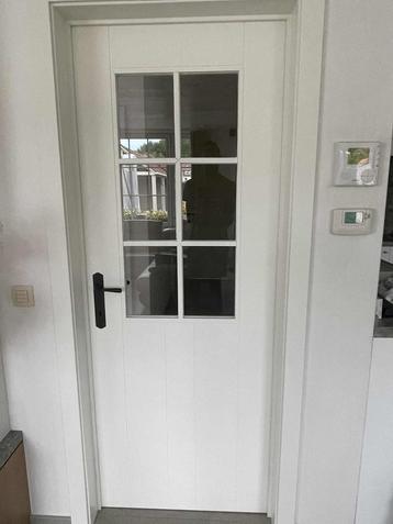 Binnendeur mdf met glas inclusief zwarte klink beschikbaar voor biedingen
