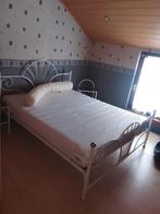 Lit métallique + sommier à latte + matelas housse + table, Enlèvement, Utilisé, Deux personnes, 160 cm