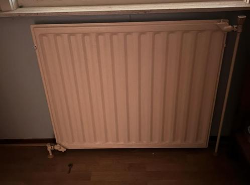 2 grote radiatoren – in goede staat (€100 per stuk), Doe-het-zelf en Bouw, Verwarming en Radiatoren, Zo goed als nieuw, Radiator