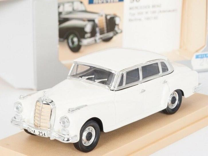 1:43 Rio 90 Mercedes Benz Type 300 W189 Adenauer 1957-1962, Hobby en Vrije tijd, Modelauto's | 1:43, Zo goed als nieuw, Auto, Ophalen of Verzenden