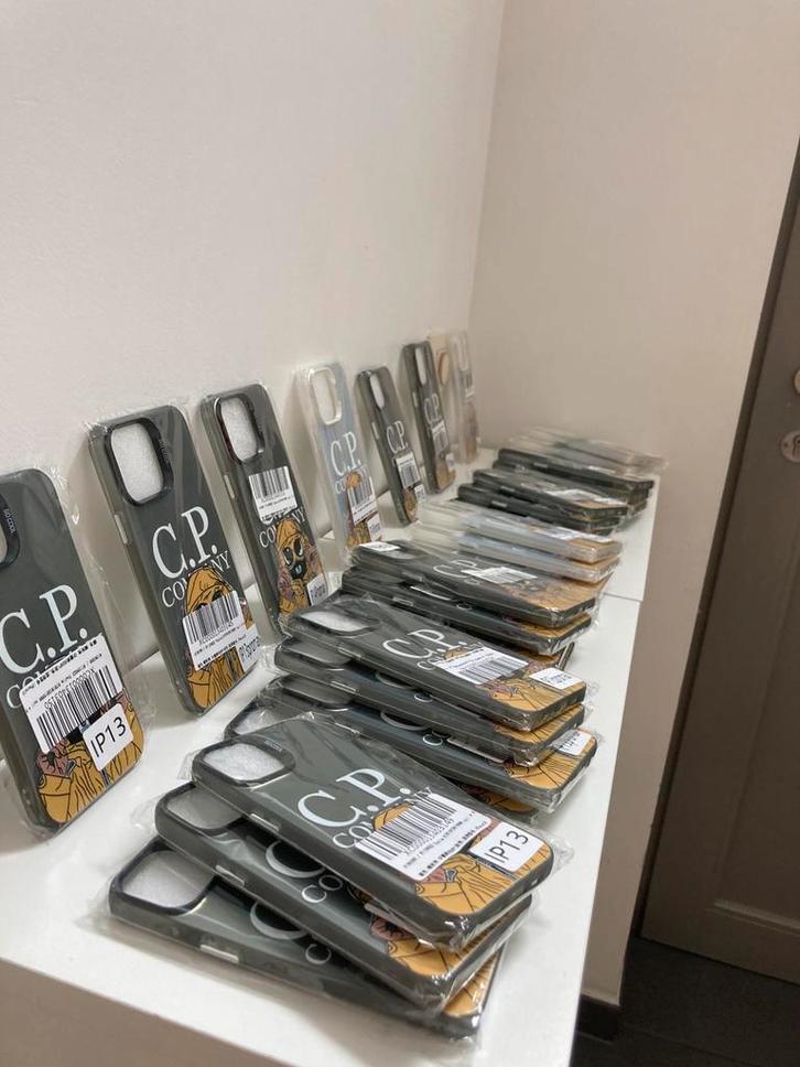 C.P  Company hoesjes 34 stuks, Telecommunicatie, Mobiele telefoons | Hoesjes en Screenprotectors | Apple iPhone, Nieuw, Hoesje of Tasje