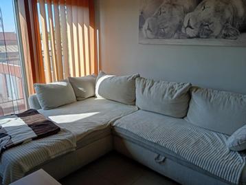 Te koop zetel met slaapbed beige nog in zeer goede staat  beschikbaar voor biedingen