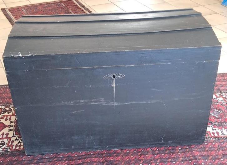 oude houten hutkoffer, zwart, type "piratenschatkist", Huis en Inrichting, Woonaccessoires | Kisten, Gebruikt, Ophalen