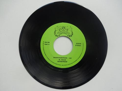 Katastroof - Maandagmorgen (1982 - zonder hoes), Cd's en Dvd's, Vinyl Singles, Single, Nederlandstalig, Ophalen of Verzenden