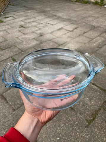 Glazen bokaal beschikbaar voor biedingen