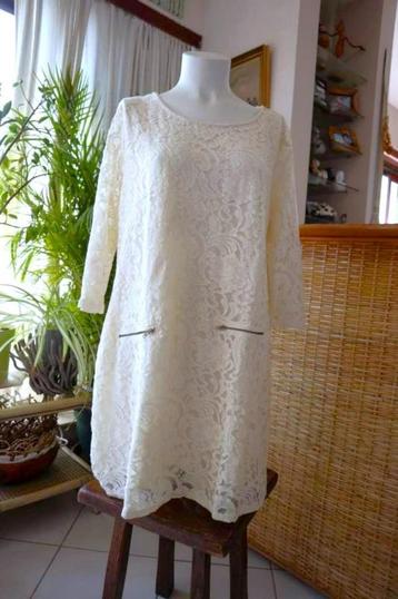 wit creatief vintage jurk beschikbaar voor biedingen