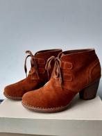 Bruine suede enkellaars van Clarks, Kleding | Dames, Schoenen, Bruin, Lage of Enkellaarzen, Ophalen of Verzenden, Clarks