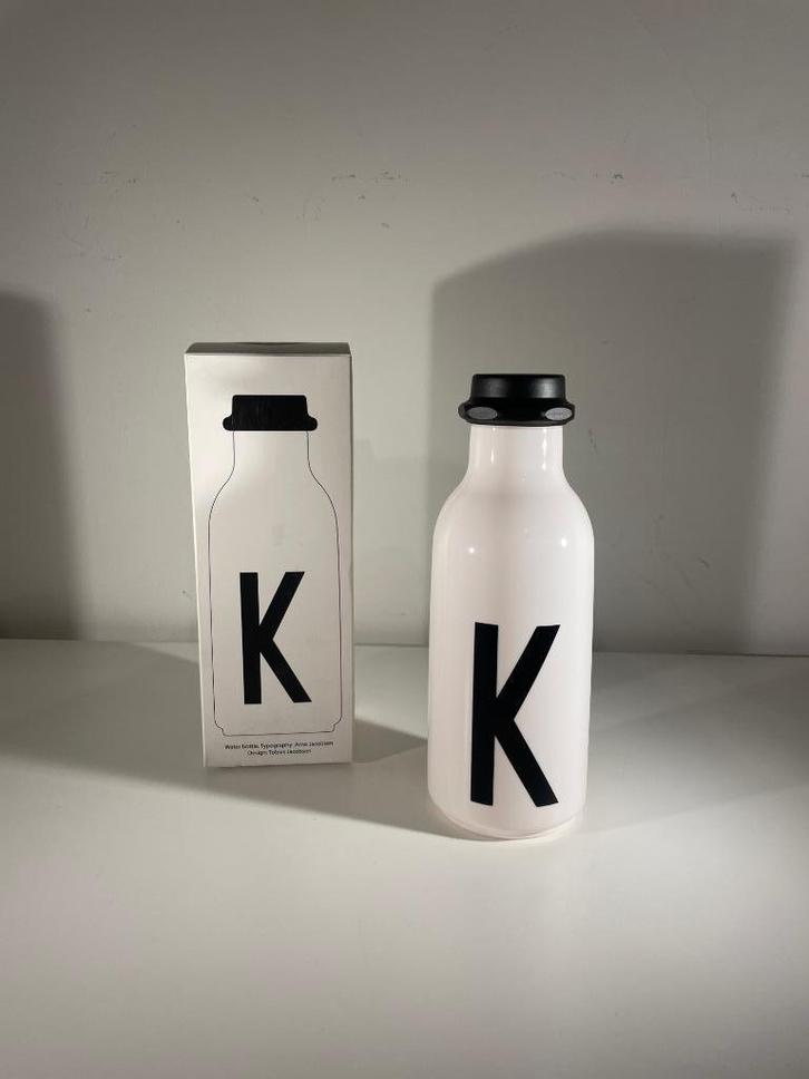 Gourde avec lettre K - Design Letters - Arne Jacobsen, Huis en Inrichting, Keuken | Servies, Nieuw, Kom(men), Effen, Overige materialen