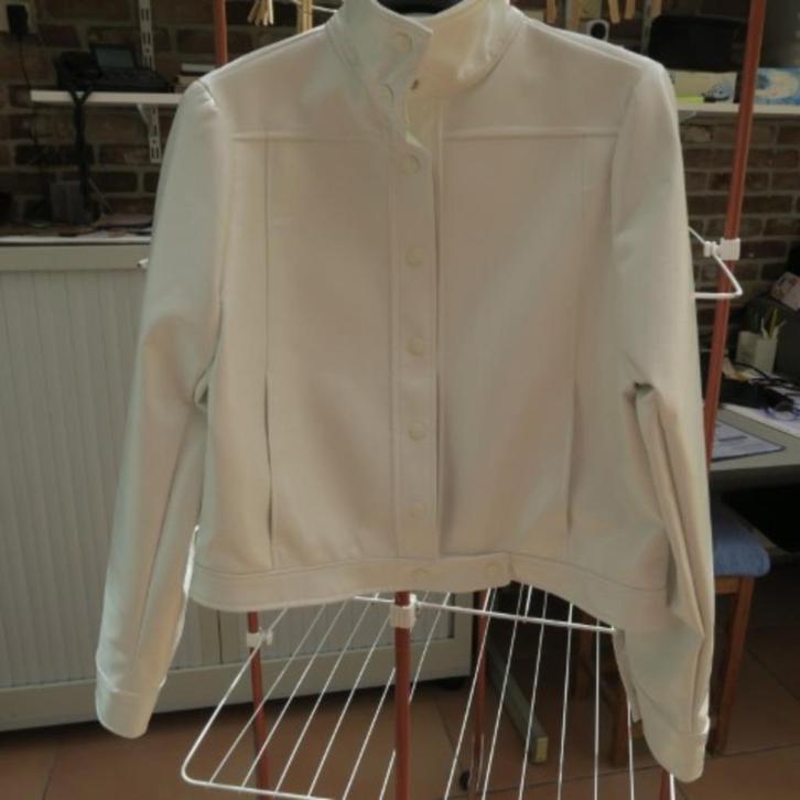 Jasje nieuw wit faux leder Millenium J/S mt L (42-44), Kleding | Dames, Jassen | Zomer, Nieuw, Maat 42/44 (L), Wit, Ophalen of Verzenden